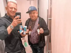 Gwiazdor disco polo sypia w dziecięcej kołysce. Jak to tego doszło?! 