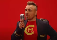 Teraz już nie ma wątpliwości! Gwiazdor disco polo przełamał granice! W jego teledysku wystąpiła kura!