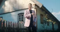 Adam Chrola ponownie zaskakuje taneczną premierą! Nowość jest idealnym hitem na weselną zabawę! 