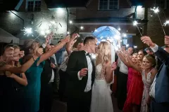 Wzruszający prezent dla żony! Gwiazdor disco polo zaśpiewał na własnym weselu! VIDEO 