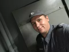 Wokalista disco polo w brutalnym filmie! Więzienne życie wstrząśnie Polakami?!