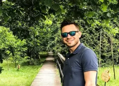 Artysta disco polo w wielkim świecie! Gwiazdor wyjechał do Francji, z której wita się z fanami!