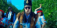 Gwiazdor disco polo niczym Janosik pokazał swojego węża! Artysta zaskoczył tym internautów!
