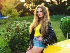 Popularna gwiazda disco polo w ciąży? Na zdjęciach pokazała odstający brzuszek!