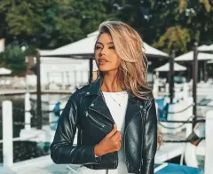 Niezwykle ponętna gwiazda disco polo hipnotyzuje swoimi wdziękami oraz wyjątkową sukienką!
