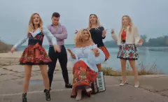 Dagmara Kaźmierska w produkcji disco polo! Królowa życia wystąpiła wraz z synem! 
