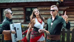 Pokaźna suma wpłynęła na konto gwiazd disco polo! Dawid Narożny i Endrju nie kryją radości!