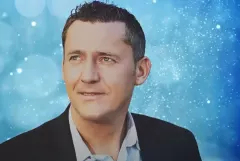 Adam Chrola i jego nowa wersja piosenki pt. „Jak minął dzień„ 
