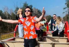 Nie oglądają się za siebie! Gwiazdy disco polo After Party zaskakują nową produkcją: „Co my tu robimy”