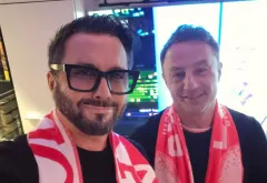 Andre kibicuje Polsce w meczu ze Szwecją. Zdjęcie z Adamem Domańskim obiegło internet