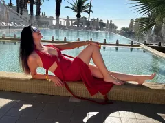 Aneta Działak kusi dekoltem i długimi nogami! Zmysłowa wokalistka disco polo podbija serca fanów