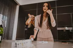 Angelika i Paula z Top Girls tuż przed wejściem do jacuzzi. Nie oderwiesz wzroku!