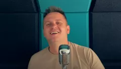 Arek Kopaczewski i Loki prezentują cover „W mych marzeniach” z repertuaru zespołu Maxel

