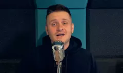  Arek Kopaczewski zachwyca premierą  „Kochana uwierz mi”! Premiera, która podbija serca fanów disco polo.
