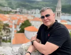 Wyjątkowa misja gwiazdora disco polo! Artysta wyjechał z kraju! 