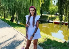 Urocza gwiazdeczka disco polo odsłoniła ciało! Jej długie nogi przyprawiają o zawrót głowy! 