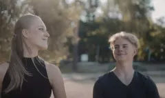 „Aż łza w oczach się kręci„ - niezwykła premiera w disco polo! Klaudia Bemler zaskakuje! Fani „brakuje takich utworów w branży„