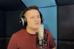 Bajeczny głos Arka Kopaczewskiego znowu zachwycił fanów disco polo! Lubiany artysta zaprezentował własną wersję znanego hitu! 