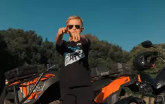 Bartek BGK z mocnym przekazem w nowym singlu. Utwór „Haters gonna hate” to muzyczna deklaracja artysty