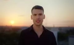 Bayera z nową piosenką ”Podróż w nieznane”! Fani disco polo oszaleli na punkcie tego romantycznego hitu

