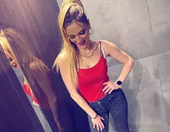 Bezprecedensowa walka z hejtem! Wokalistka disco polo zdjęła stanik i pokazała pośladki!