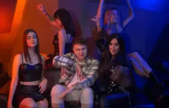 „Biały Top„ mega klubowa premiera od Tego Gościa! To prawdziwy hicior!