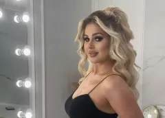 Blondi w odważnej stylizacji! Krótka spódniczka i głęboki dekolt zachwyciły fanów disco polo

