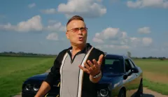 Bobi wydał nową piosenkę „Elo Elo". Gorąca premiera disco polo z piękną kobietą w teledysku