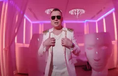 Gwiazdor disco polo zaskoczył premierą pt. ”Absolutnie piękna”! Bobi podbije tym utworem listy przebojów? Zobaczcie KLIP! 