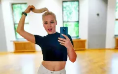 Znana wokalistka disco polo kusi głębokim dekoltem! Fani disco polo nie szczędzą Jej komplementów! 
