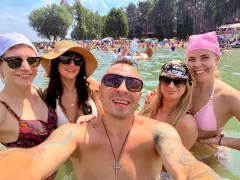 Co Czadoman robi między koncertami disco polo? Wokalista pokazał to bez owijania w bawełnę