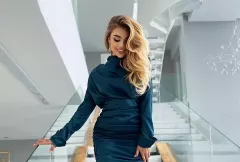 Cudowna gwiazdeczka disco polo zapozowała w nieziemskiej scenerii! Uwagę przyciąga jej olśniewająca kreacja!