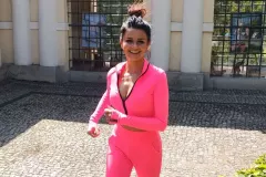Prześliczna gwiazdeczka disco polo eksponuje cudowne nogi! Kuszące zdjęcie gwiazdy bije rekordy popularności w sieci! 