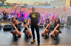 Czadoman przeszedł samego siebie?! Koncertowe szaleństwo gwiazdy disco polo! Zobacz, co działo się na ostatnim występie wakacji! | VIDEO
