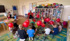 Czadoman odwiedził przedszkolaków i razem z nimi zaśpiewał! Zobaczcie to nagranie! Robi wrażenie!