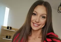 Czarujący uśmiech i głęboki dekolt! Znana artystka disco polo prowokuje w sieci! Reakcja fanów jednoznaczna! 