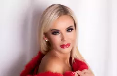 Czerwień w pełnej krasie: Monika Chwajoł czaruje na nowych gorących zdjęciach!
