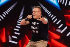 Czy Łukasz Węgrzynek zasłużył na awans po wykonaniu „Jedziemy z blondi” w "Disco Star"?
