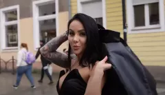 Czy to najlepszy numer Klaudii Zielińskiej? Jej „Silniejsza„ bije rekordy popularności! Co na to fani? 