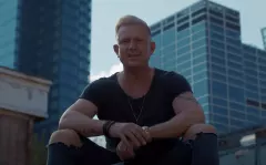 Gorąca premiera D-Bomba! Fani pomylili gwiazdora disco polo z niemiecką gwiazdą! Ten utwór to HIT?!