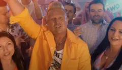 Niemożliwe? Gwiazdor disco polo ostro o alkoholu! Zobaczcie premierę DBOMB „Cała Polska śpiewa„