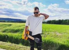 Dawid Narożny tylko nam zdradził tytuł swojej najnowszej produkcji disco polo! Tym przebojem przebije konkurencje?! 