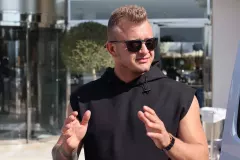 Dawid Narożny parodiuje króla disco polo?! Artysta zaśpiewał słynny przebój Zenona Martyniuka! Fani „Piękny masz głos, szacun„