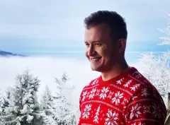 Ukochana Dawida Narożnego jedną ręką karmi dziecko a drugą robi makijaż! Zdjęcie podbija internet! Wokalista zachwycony! 
