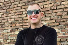 Dawid Narożny w Żarowie: Niesamowity występ na żywo! Zobacz wzruszającą wersję ”Łobuz kocha najbardziej”!