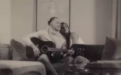 Dejw prezentuje nastrojową nowość „Gdy na mnie patrzysz”! W teledysku piękna żona Paula! 