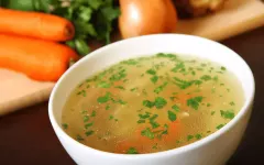 Dlaczego rosół nie psuje się podczas burzy? Obalamy popularny mit!