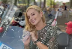 Dorota Gwiazdowska wsiadła na motor i zaszalała do hitu „Oj wymasuj mnie Romanie"