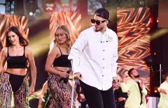 Dramat przed koncertem! Produkcja wprowadziła gwiazdora disco polo na scenę Wakacyjnej Trasy Dwójki! Łobuza czeka operacja! 