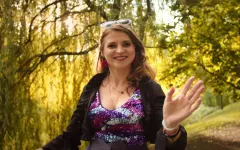 Edyta JOŃCZYK w nowym hicie disco polo! „Uśmiech za uśmiech„ - Czy to będzie przebój końca lata?

